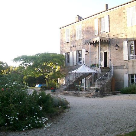 Manoir Angle Bed and Breakfast Blanzay-sur-Boutonne Eksteriør billede