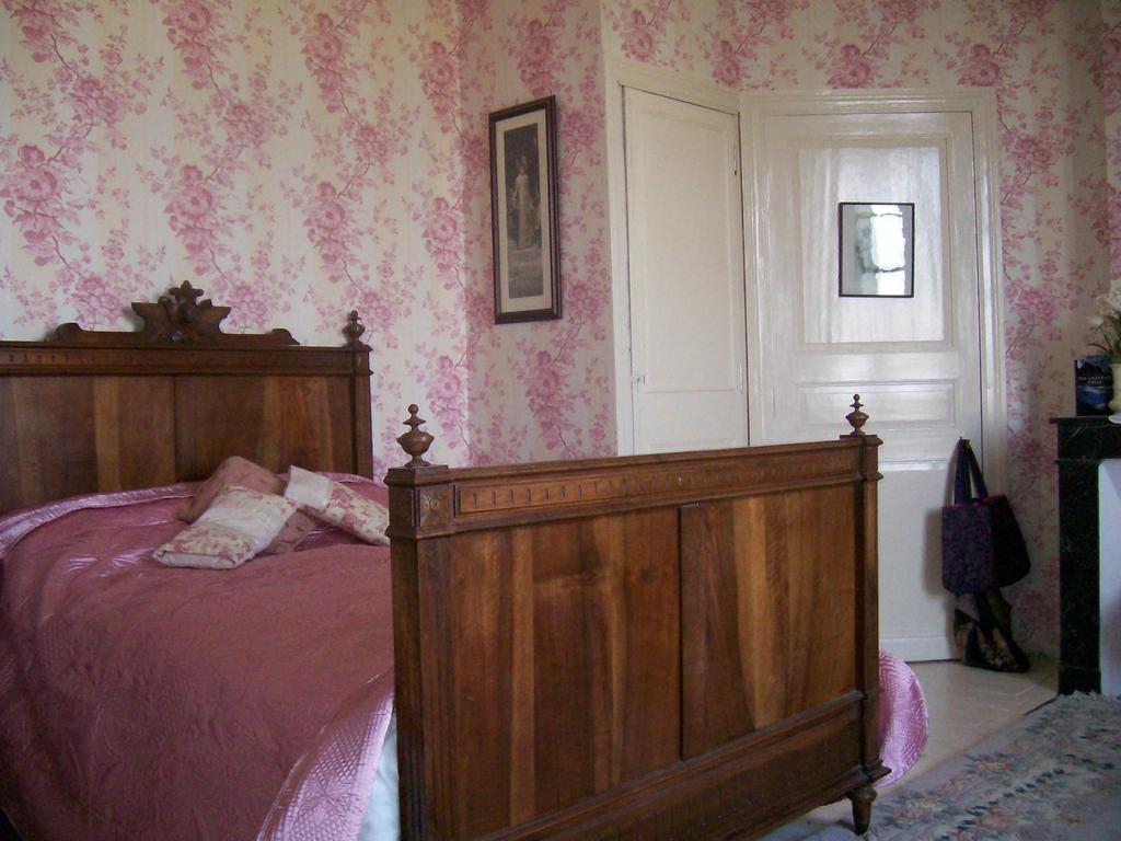 Manoir Angle Bed and Breakfast Blanzay-sur-Boutonne Værelse billede