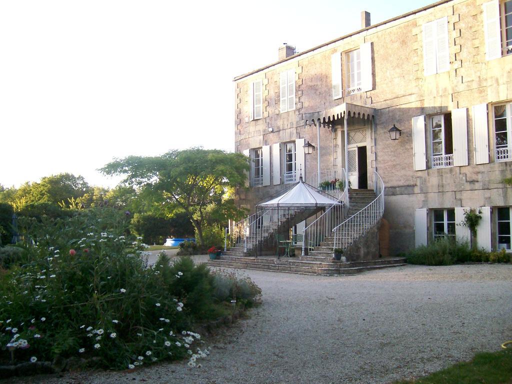 Manoir Angle Bed and Breakfast Blanzay-sur-Boutonne Eksteriør billede