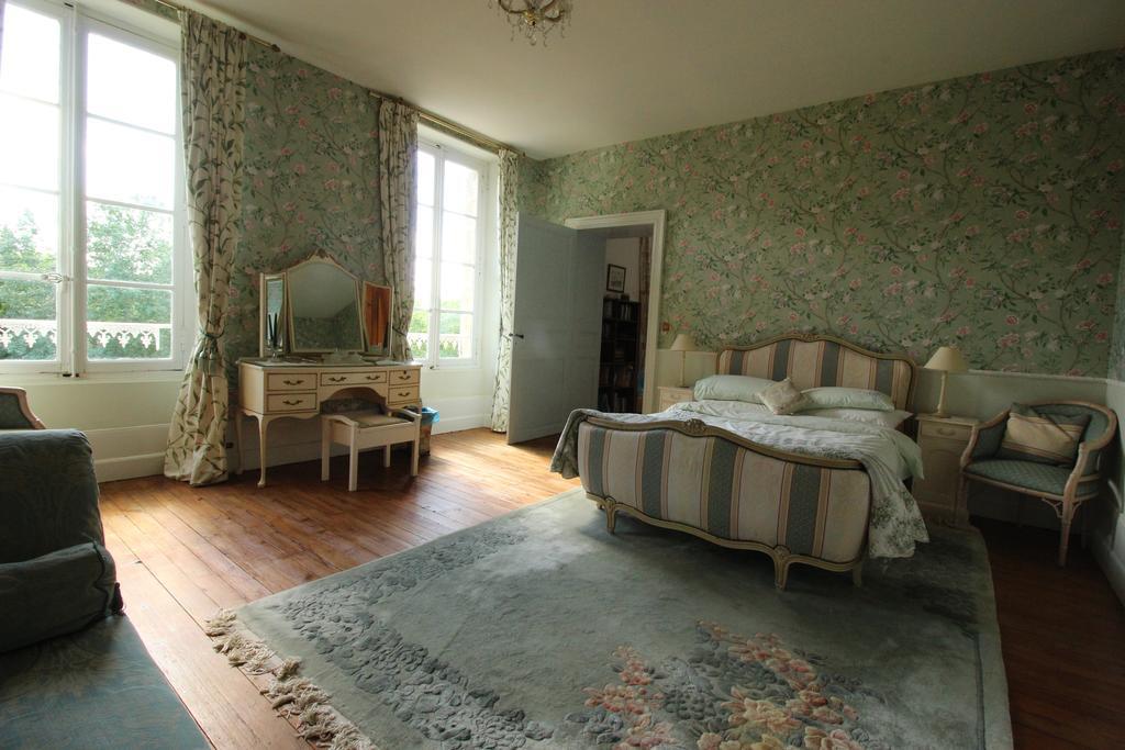 Manoir Angle Bed and Breakfast Blanzay-sur-Boutonne Værelse billede